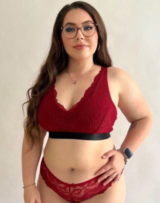 ❤️‍🔥 Layla – vášeň v každém detailu Z kolekce PLUS – navržená pro křivky, které si zaslouží to nejlepší. Braletka Layla v...